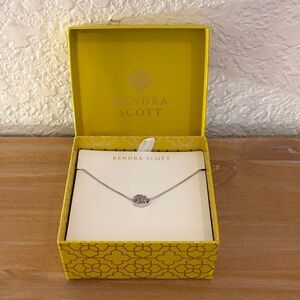 Kendra Scott Tess Necklace with box